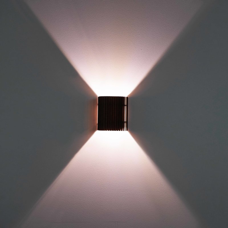 Wandleuchte CUBO aus Holz